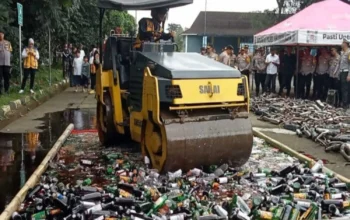Tutup Tahun 2025, Polres Sukabumi Kota Musnahkan 2.216 Botol Miras dan 1.490 Knalpot Brong