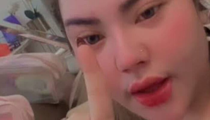 Unggahan Vespa Kuning Lisa Mariana yang Jadi Sorotan Netizen