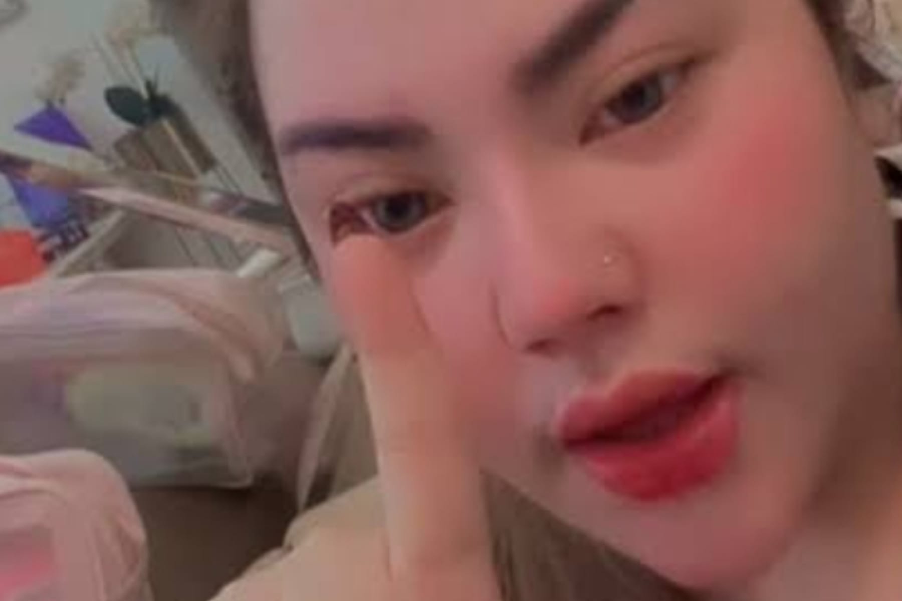 Unggahan Vespa Kuning Lisa Mariana yang Jadi Sorotan Netizen