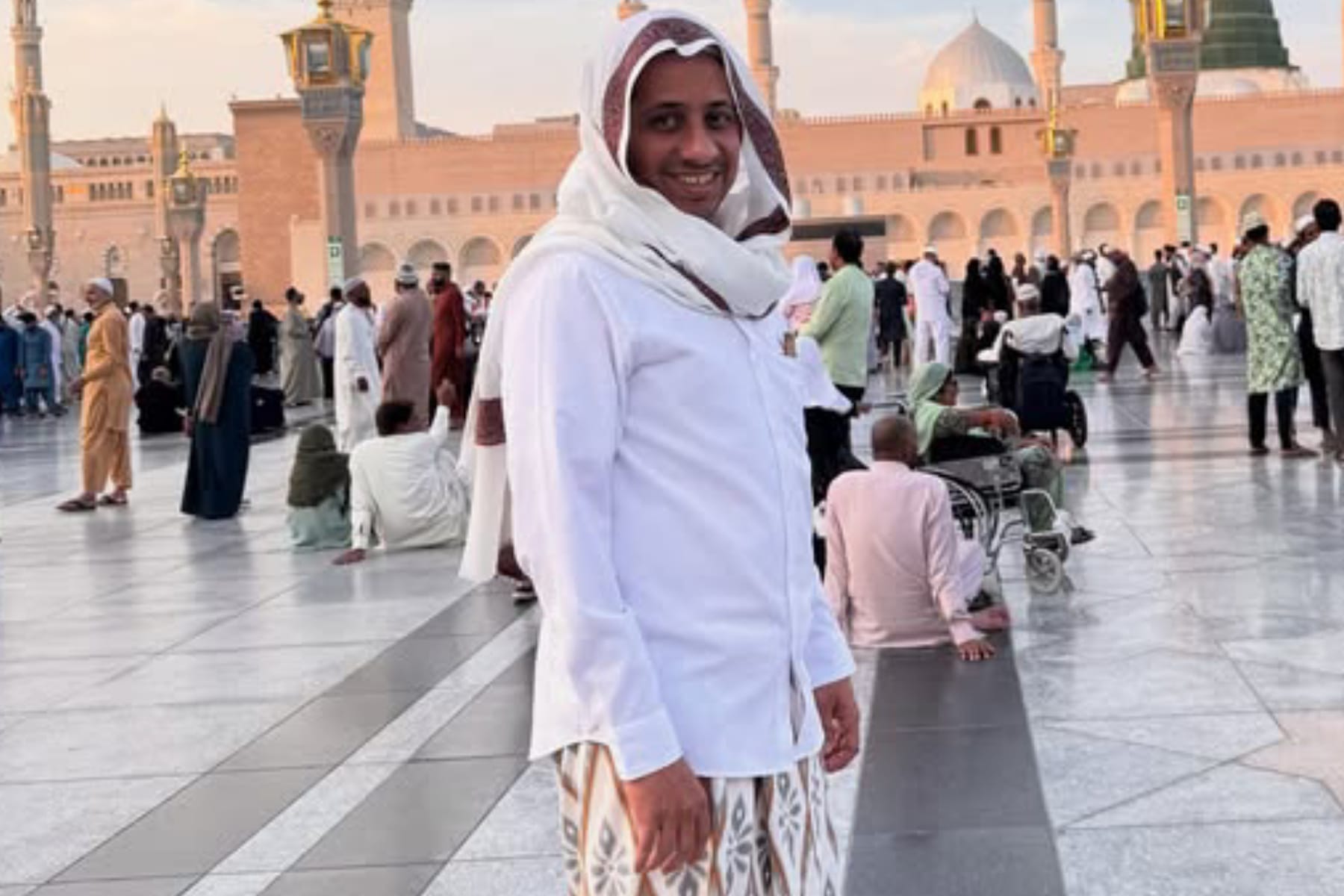 Ustaz Husein Ja'far Jenguk Onadio Leonardo: Onad Minta Maaf dan Doa untuk Bangkit 1 Ustaz Husein Ja'far Jenguk Onadio Leonardo: Onad Minta Maaf dan Doa untuk Bangkit