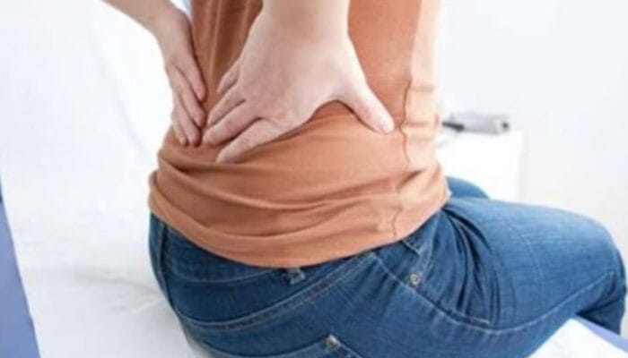 Waspada Pinggang Kecetit: Penyebab Nyeri Tajam dan Cara Mengatasinya