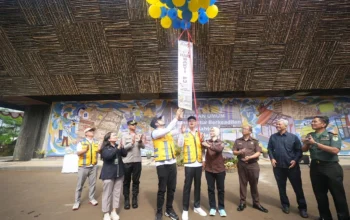 Hari Bakti PU ke-80, Wali Kota Sukabumi Resmikan Gapura Batas Kota dan Serahkan Bansos 3 WhatsApp Image 2025 12 03 at 10.59.01