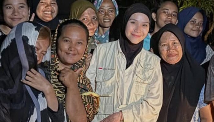 Zaskia Adya Mecca Terikat Emosional: Berulang Kali Bolak-balik ke Aceh Bantu Korban Bencana