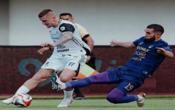 2 Gol Bungkam Persita, Persija Tempel Persib