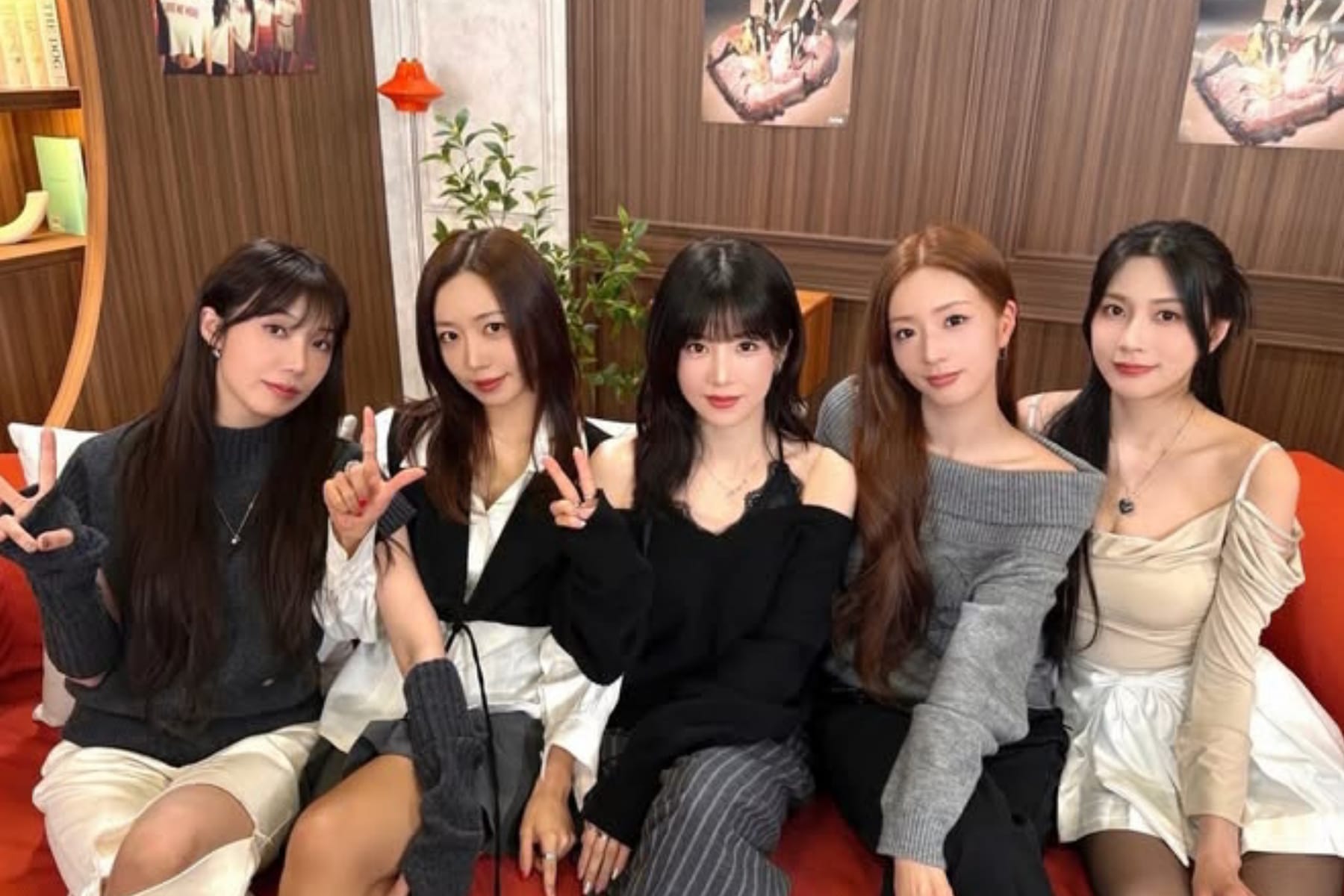 Apink Resmi Merilis 'Love Me More' dalam Album Mini 'RE: LOVE