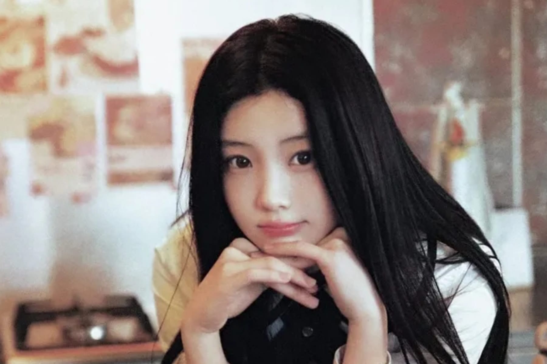 Cerita Wonhee ILLIT: Haru Mendapat Pujian dari Sang Idola, IU 1 Cerita Wonhee ILLIT: Haru Mendapat Pujian dari Sang Idola, IU