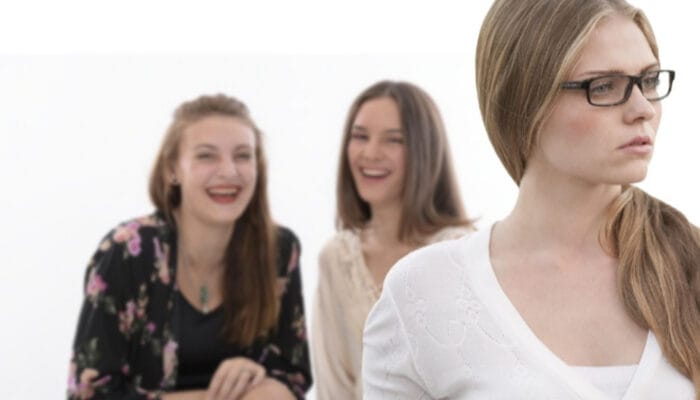 Dampak Buruk Kebiasaan Mengejek terhadap Karakter Diri