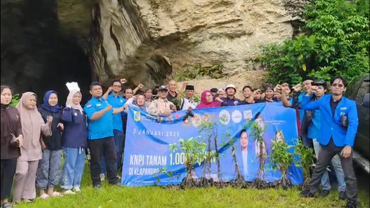'Dari Pemuda Untuk Bumi' Aksi Nyata DPD KNPI Kabupaten Bogor Tanam 1.000 Pohon di Klapanunggal 1 'Dari Pemuda Untuk Bumi' Aksi Nyata DPD KNPI Kabupaten Bogor Tanam 1.000 Pohon di Klapanunggal