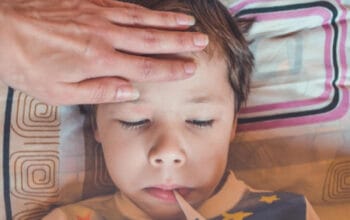 Demam Anak Tak Kunjung Turun: Kapan Orang Tua Harus Waspada? 3 Demam Anak Tak Kunjung Turun: Kapan Orang Tua Harus Waspada?