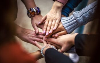 Esensi Persahabatan: Apa Arti Teman Sejati? 5 Esensi Persahabatan: Apa Arti Teman Sejati?