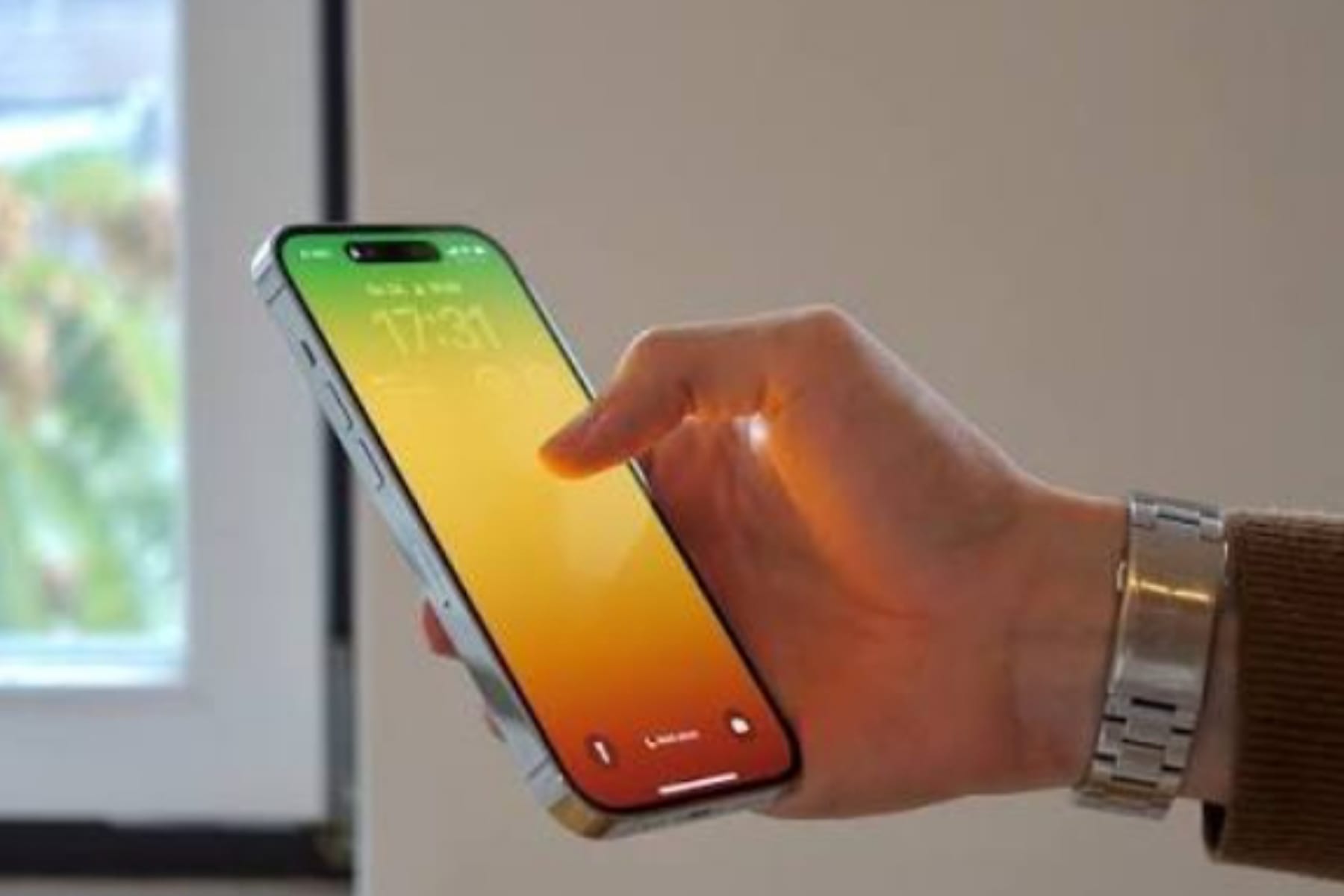 Kerja Sama Strategis: Apple Gandeng Intel untuk Produksi Chip 1 Kerja Sama Strategis: Apple Gandeng Intel untuk Produksi Chip