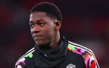 Kobbie Mainoo: Bertahan dan Berjuang di Old Trafford 5 Kobbie Mainoo: Bertahan dan Berjuang di Old Trafford