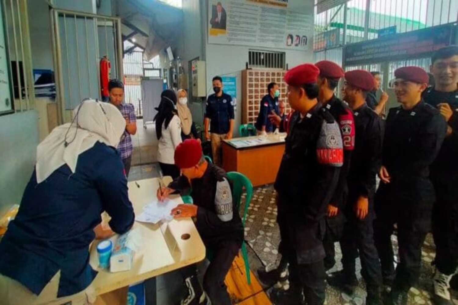 Labumi Bersinar: Gandeng BNNK, Lapas Sukabumi Gelar Tes Urine Massal