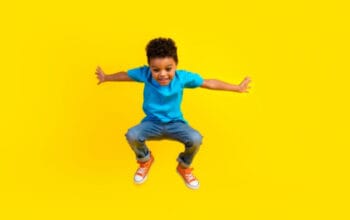 Manfaat Gerakan Lompat Kelinci untuk Motorik Anak