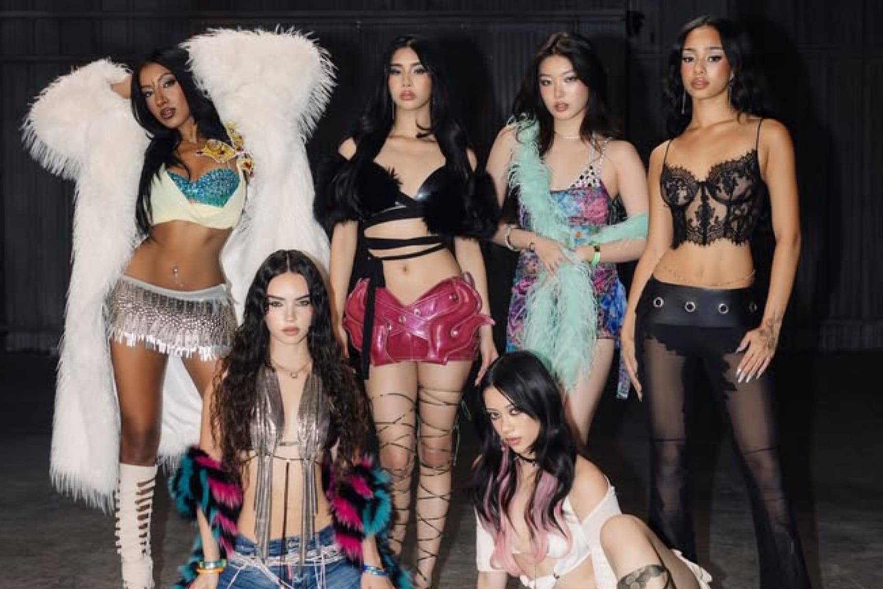 Melejit di Spotify! KATSEYE Cetak Rekor Baru Lewat Lagu 'Internet Girl' 1 Melejit di Spotify! KATSEYE Cetak Rekor Baru Lewat Lagu 'Internet Girl'