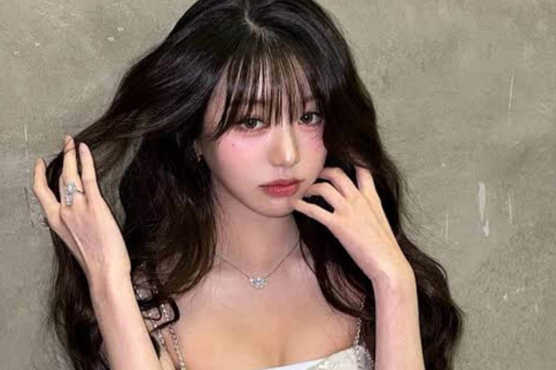 Misteri Apel dan Jubah Putih: Jang Wonyoung IVE Rilis Teaser Comeback!