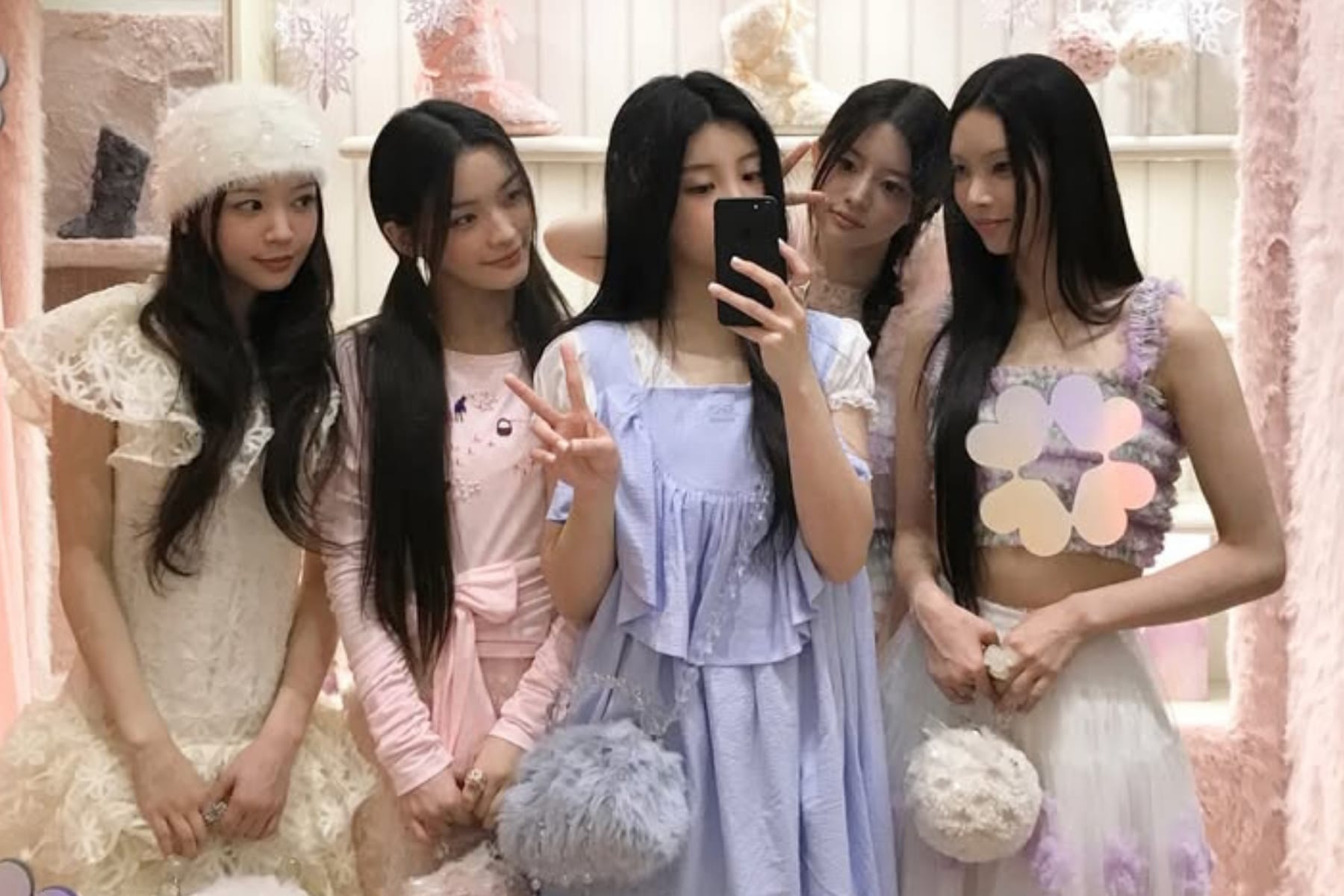 "NOT CUTE ANYMORE" Membawa ILLIT Kembali ke Panggung Musik