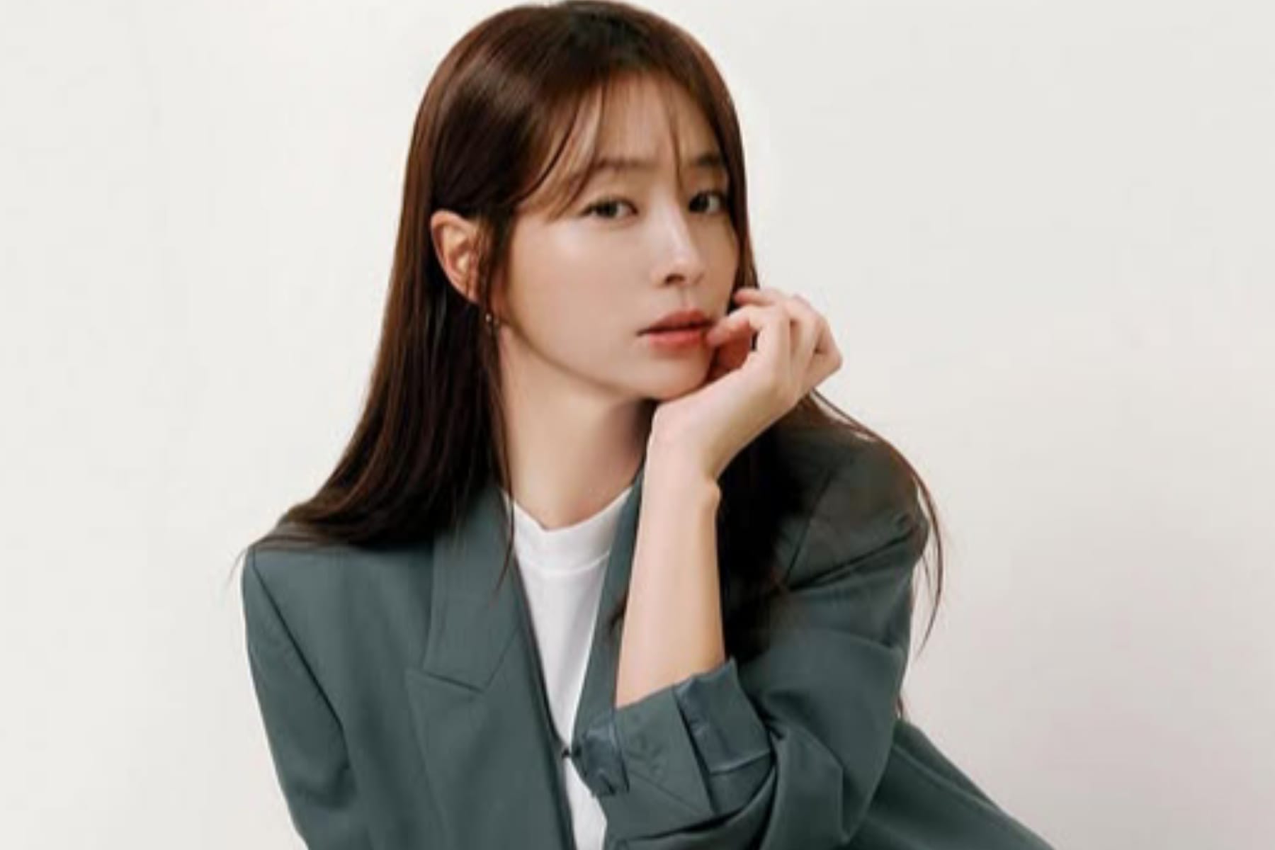 Penghormatan Menyentuh Lee Min Jung untuk Mendiang Ahn Sung Ki