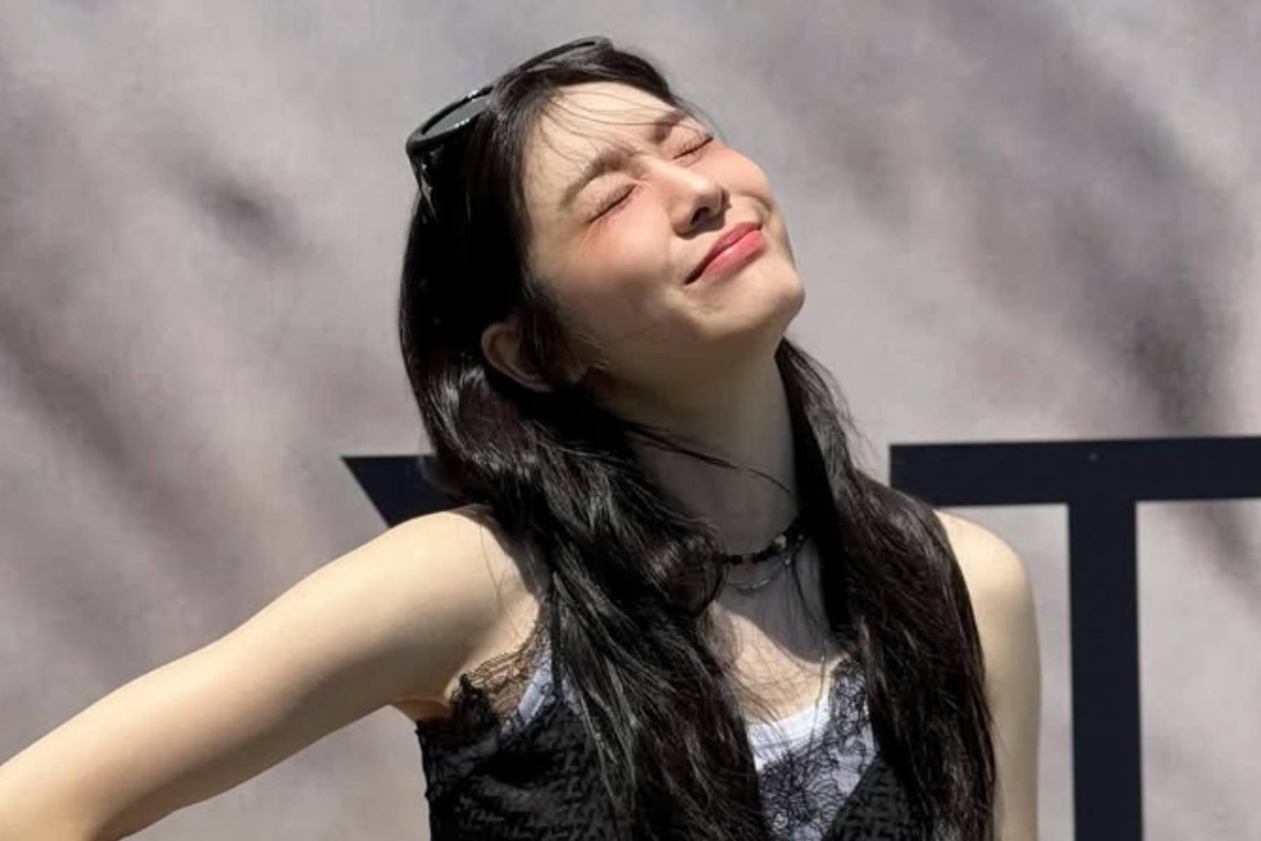 Pesona Abadi Kim Yuna di Acara Mewah Seongsu-dong 1 Pesona Abadi Kim Yuna di Acara Mewah Seongsu-dong