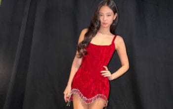 Pesona Gaun Merah Jennie: Cetak Sejarah di Golden Disc Awards