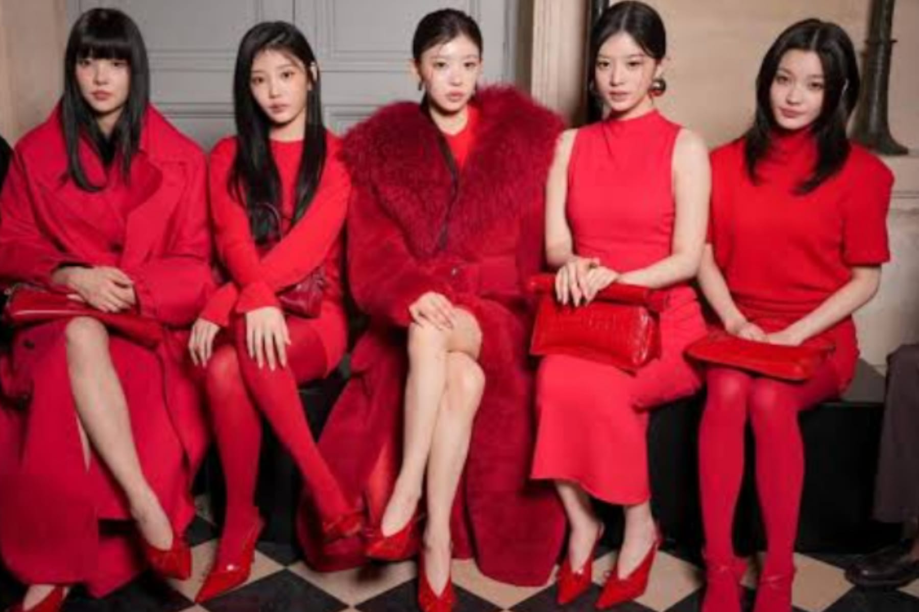 Pesona ILLIT di Paris Fashion Week: Tampil Bold dengan Jacquemus