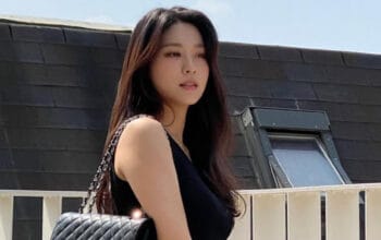 Pesona Kim Seol Hyun dalam Foto Profil Terbaru 3 Pesona Kim Seol Hyun dalam Foto Profil Terbaru