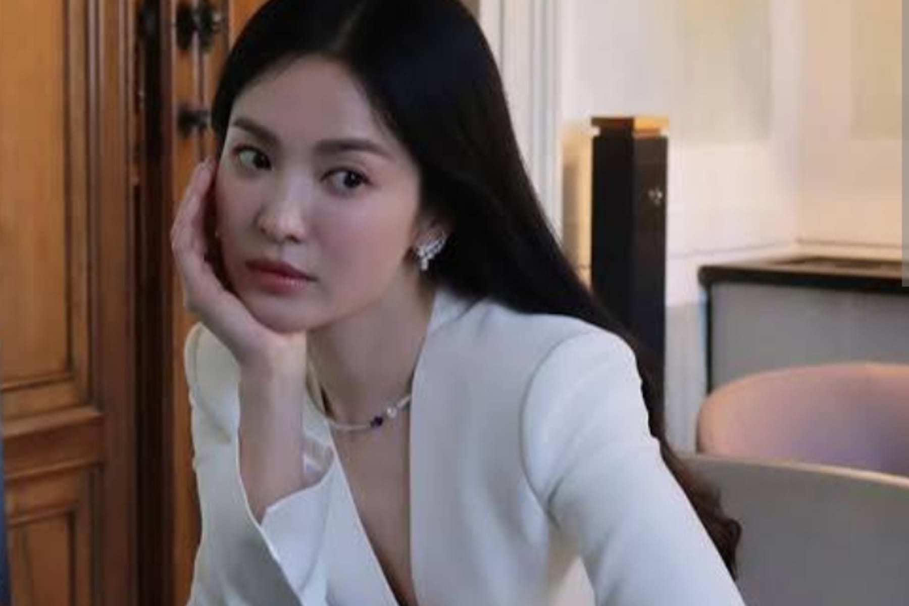 Pesona Song Hye Kyo: Kecantikan Abadi dan Totalitas dalam Peran