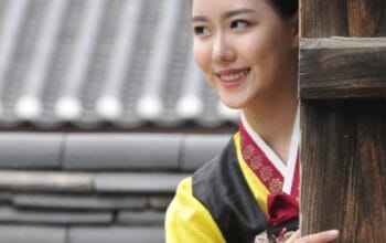 Rahasia Frosty Glam: Panduan Makeup Musim Dingin Ala K-Beauty