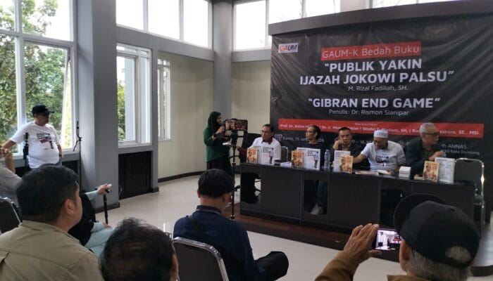 Ratusan Orang Hadiri Bedah Buku Isu Ijazah Gibran dan Jokowi