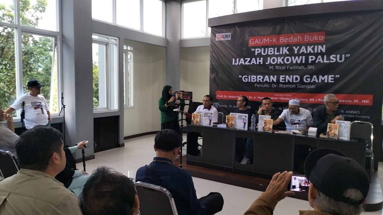 Ratusan Orang Hadiri Bedah Buku Isu Ijazah Gibran dan Jokowi 1 Ratusan Orang Hadiri Bedah Buku Isu Ijazah Gibran dan Jokowi