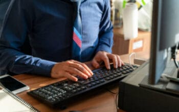 Seni Mencintai Pekerjaan: Kunci Kebahagiaan di Kantor