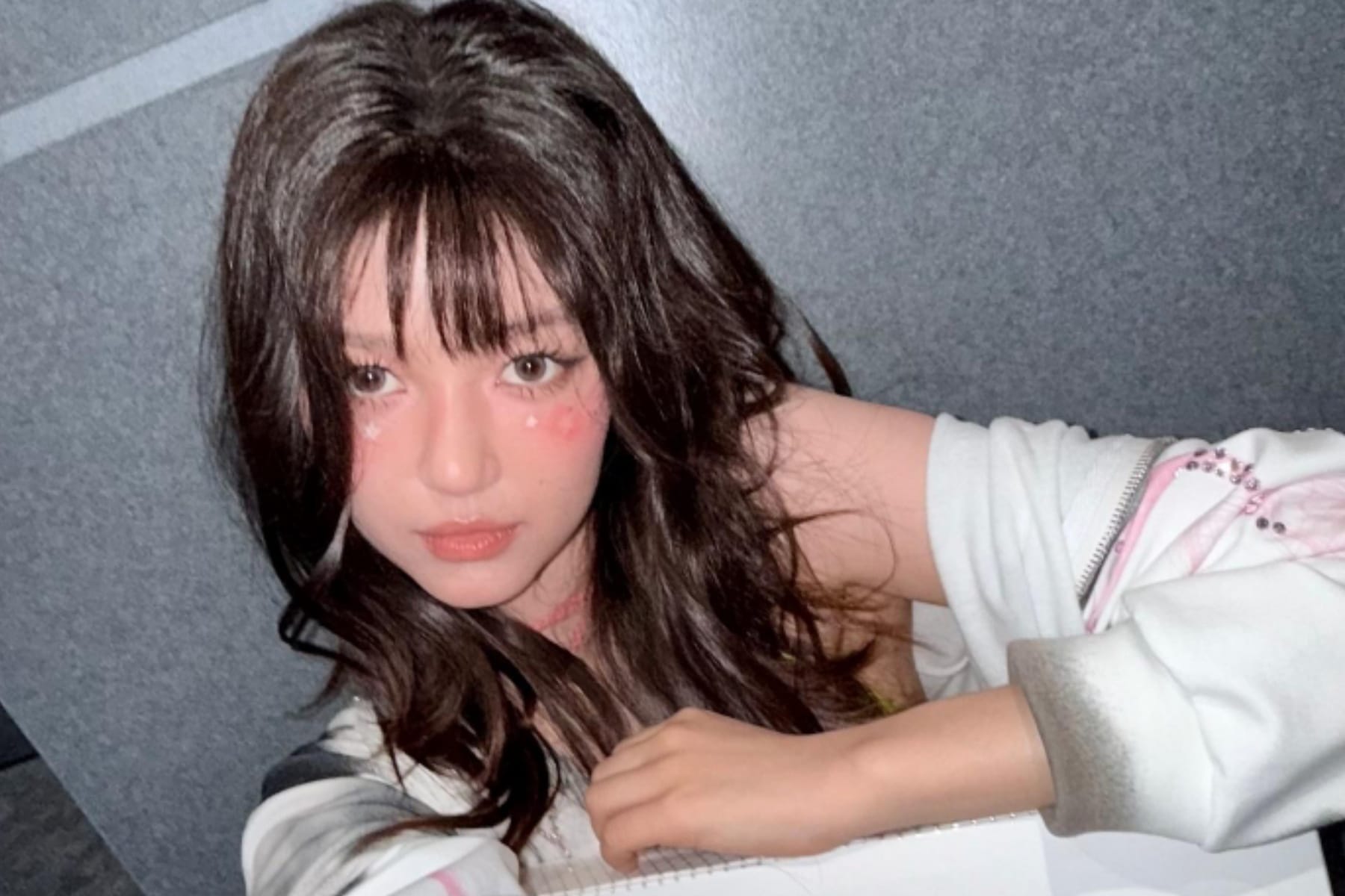 Surat Terbuka Danielle: Ungkapan Hati Mengenai Hubungan dengan NewJeans 1 Surat Terbuka Danielle: Ungkapan Hati Mengenai Hubungan dengan NewJeans