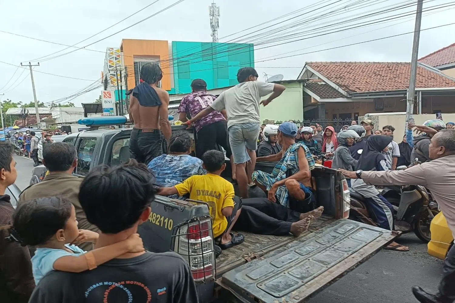 Tim Gabungan Temukan Korban Tenggelam Akibat Banjir di Karawang