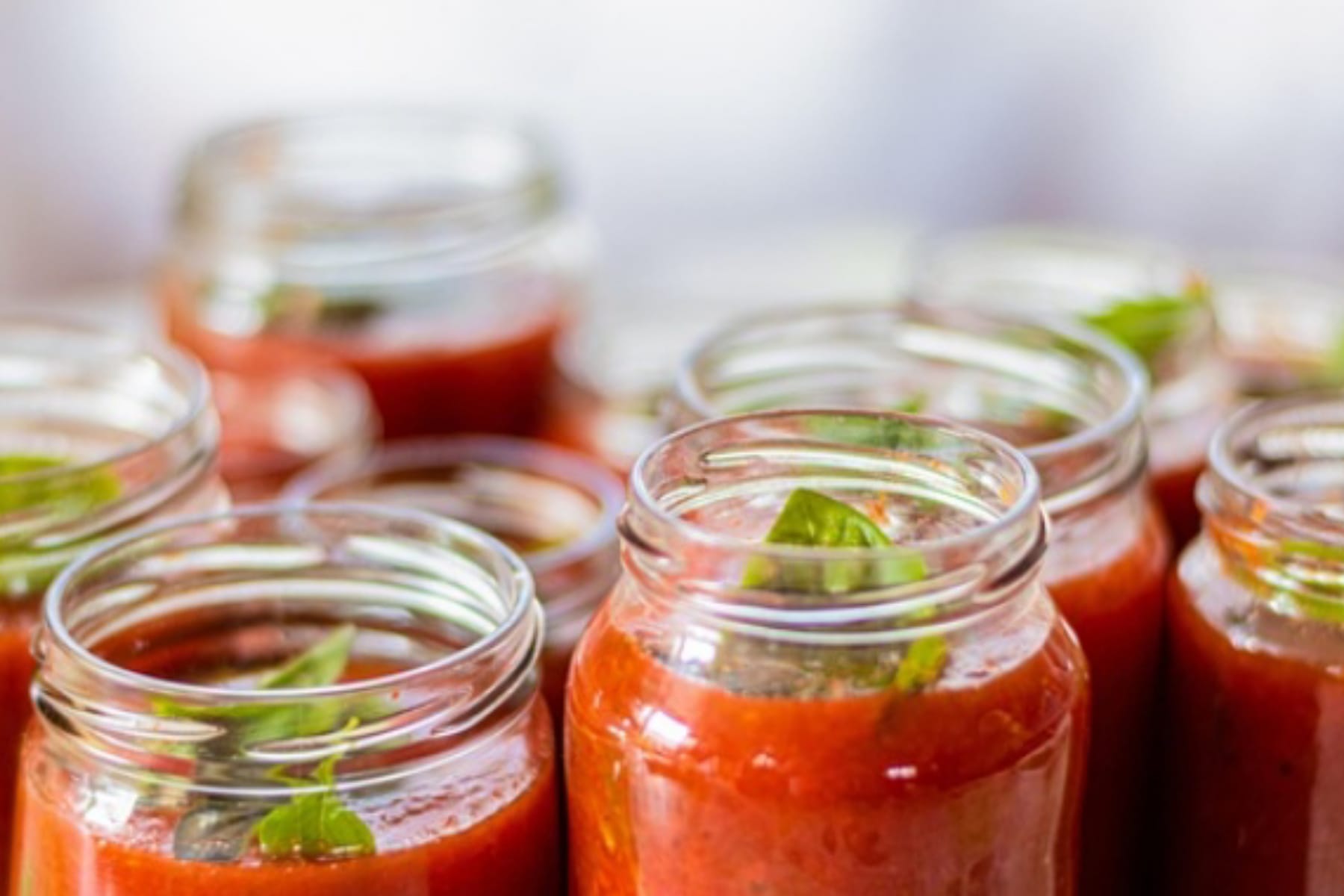 Waspada di Balik Kesegaran: Fakta Nutrisi Saus Tomat Kemasan