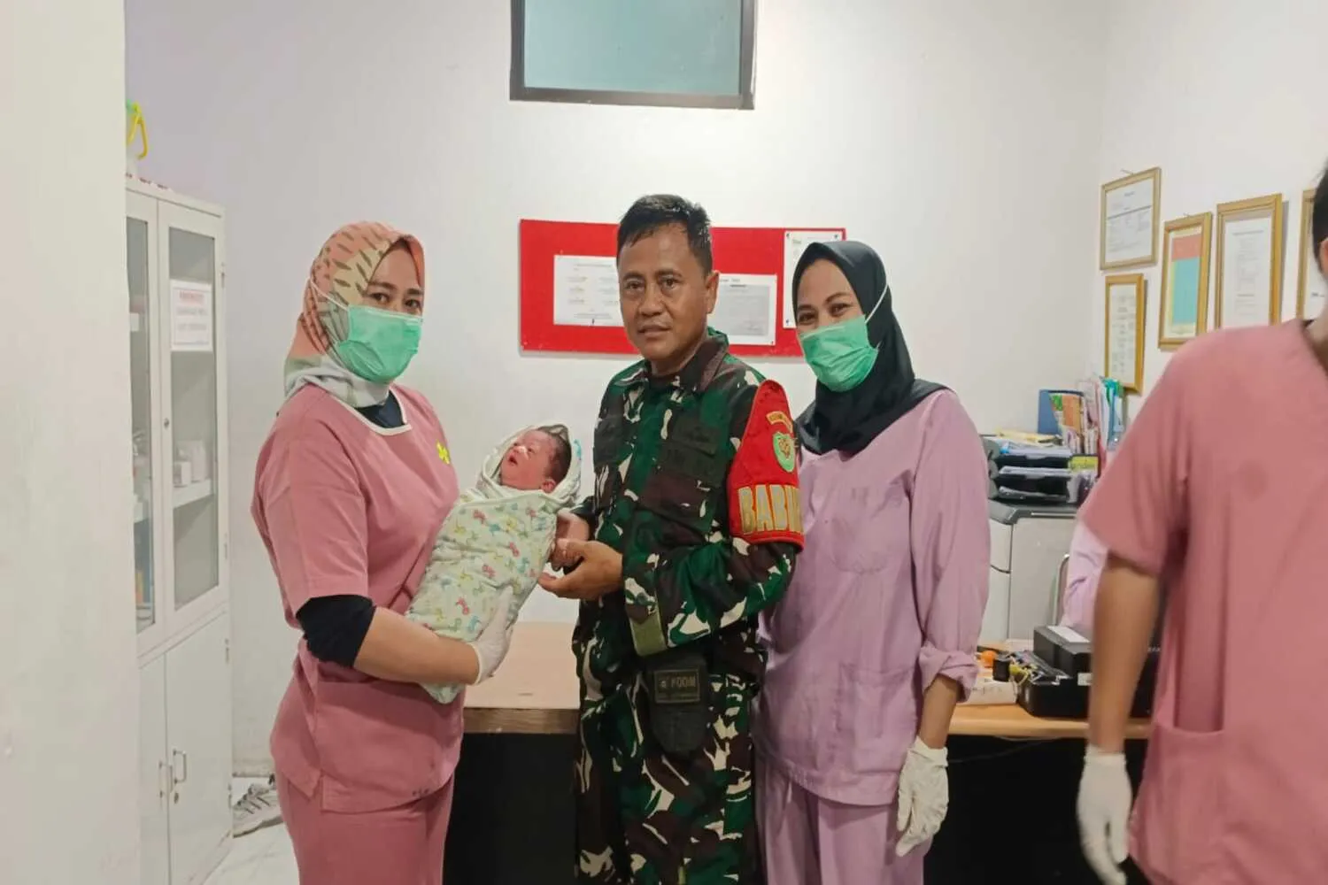 Bayi Baru Lahir Dibuang di Karawang
