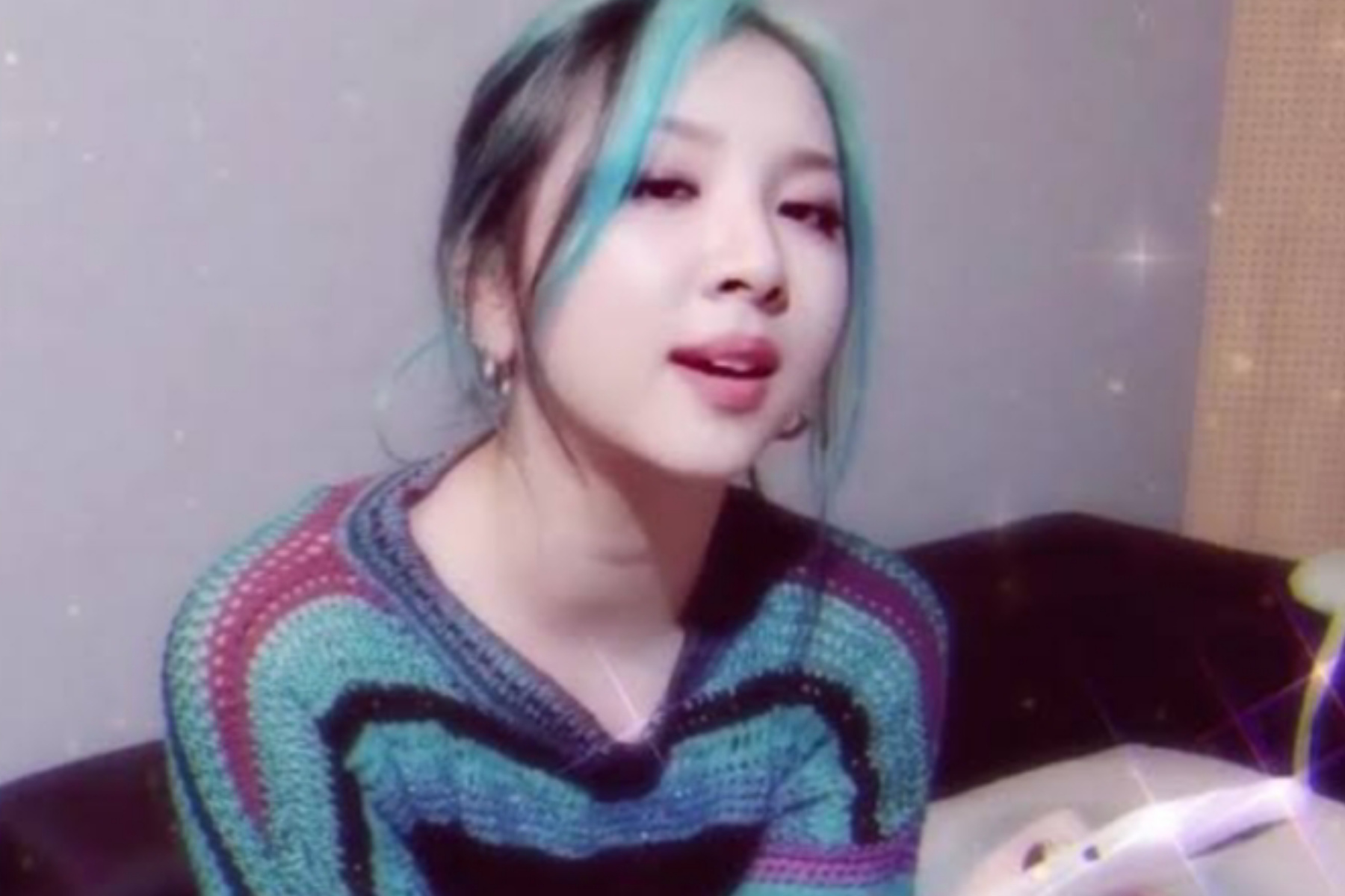 Debut Solo Jiwoo KARD: Menanti Warna Baru dalam EP '(EX)IST'