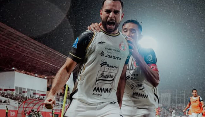 Drama 5 Gol di Gelora: Persija Bungkam Malut United, Puncak Klasemen Memanas!