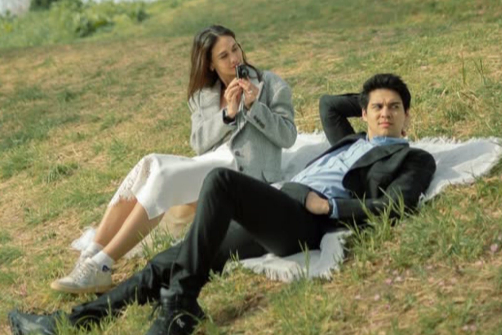 Kado Valentine Mewah: Maxime Bouttier Hadiahkan BMW i7 untuk Luna Maya