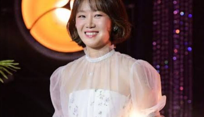 Keakraban Gong Hyo Jin dan Kim Go Eun di Media Sosial