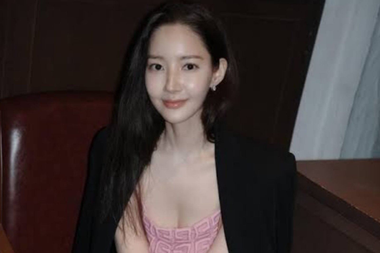 Ketegangan Hubungan Park Min Young dan Wi Ha Joon di Drama Siren