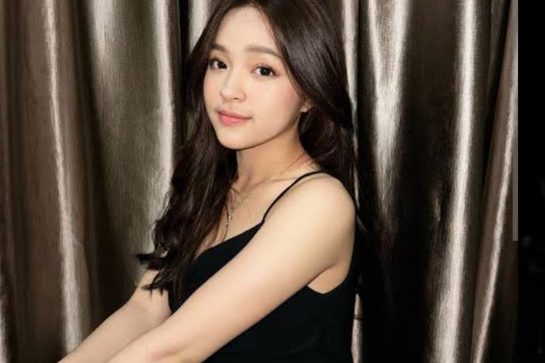 Klarifikasi Eca Japasal Terkait Isu "Whip Pink"