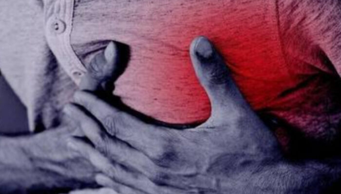 Mengapa Dada Terasa Seperti Tertusuk? Pahami Penyebabnya