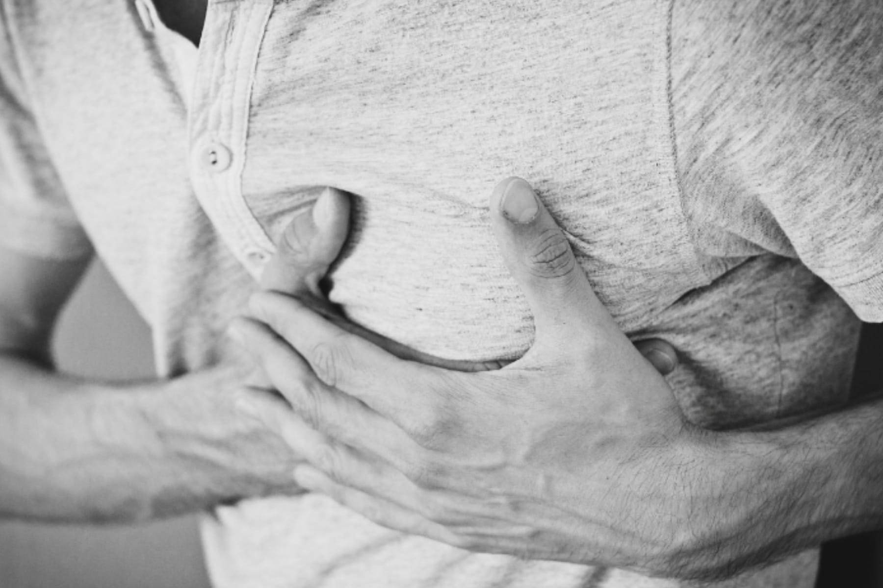 Mengenal Penyebab Dada Sesak dan Nyeri yang Tiba-Tiba