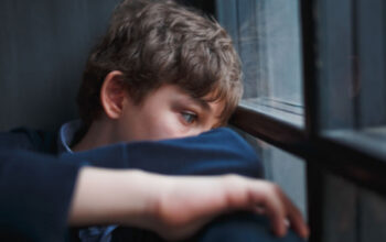 Mengenali Ciri Anak yang Kurang Kasih Sayang