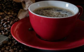 Minum Kopi Saat Sahur: Segar atau Malah Bikin Dehidrasi? 1 Minum Kopi Saat Sahur: Segar atau Malah Bikin Dehidrasi?