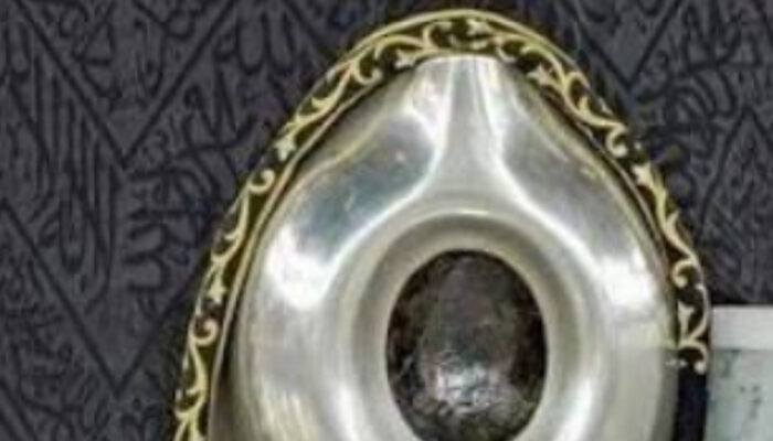 Misteri Hajar Aswad: Tinjauan Sains di Balik Batu Surga