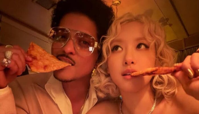 Momen Manis Pizza Party Bruno Mars dan Rosé BLACKPINK