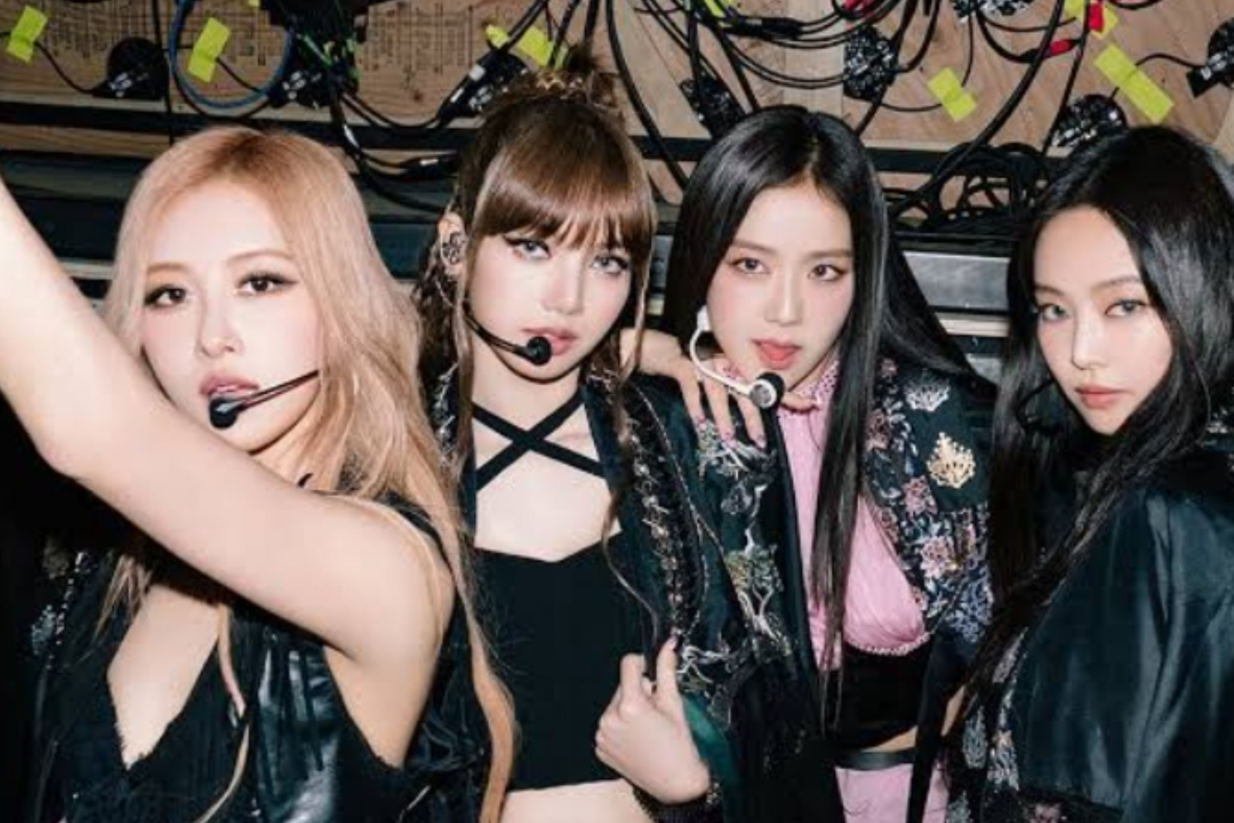 Pecah Rekor! Album 'Deadline' BLACKPINK Terjual 1,4 Juta Kopi di Hari Pertama 1 Pecah Rekor! Album 'Deadline' BLACKPINK Terjual 1,4 Juta Kopi di Hari Pertama