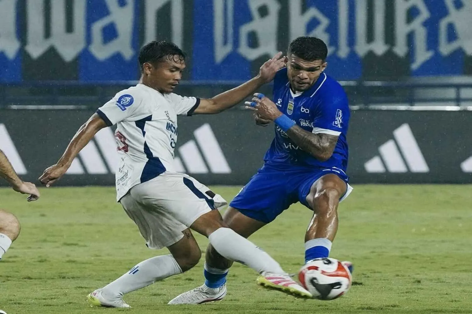 Persib Bungkam Persita, Satu Gol Jaga Takhta