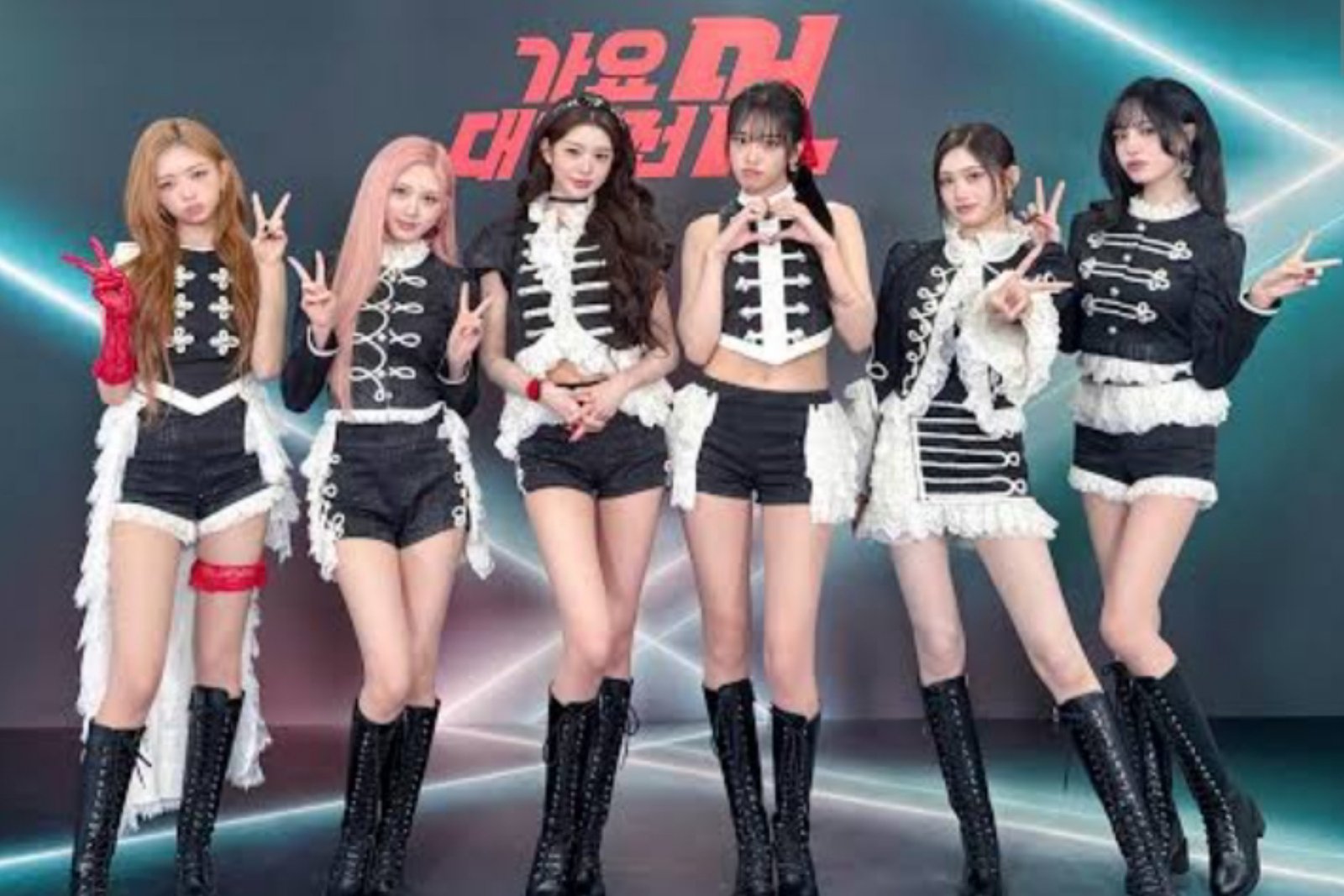 Pesona Individu IVE dalam Cover Eksklusif Cosmopolitan